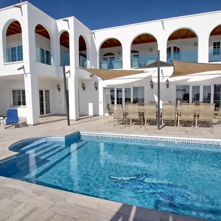 Magnificent El Palacete Sleeps 20 Hotel *