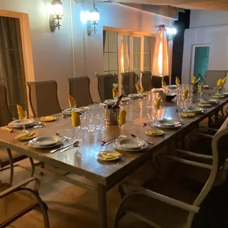 Hotell Magnificent El Palacete Sleeps 20