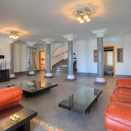 Magnificent El Palacete Sleeps 20 Hotel Güime