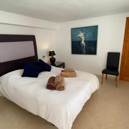 Magnificent El Palacete Sleeps 20
