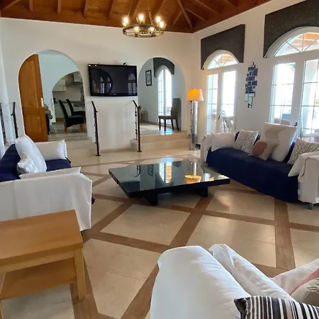 Magnificent El Palacete Sleeps 20 *