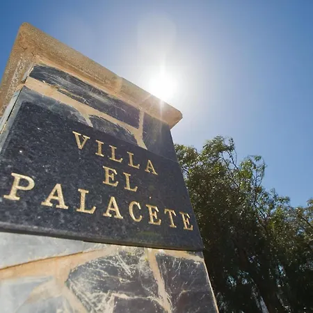 Magnificent El Palacete Sleeps 20 Güime